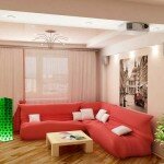 Дизайн гостиной 18 квадратов с розовым диваном