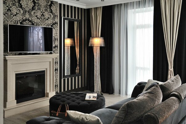 Черный цвет гостиной с элементами стиля арт-деко