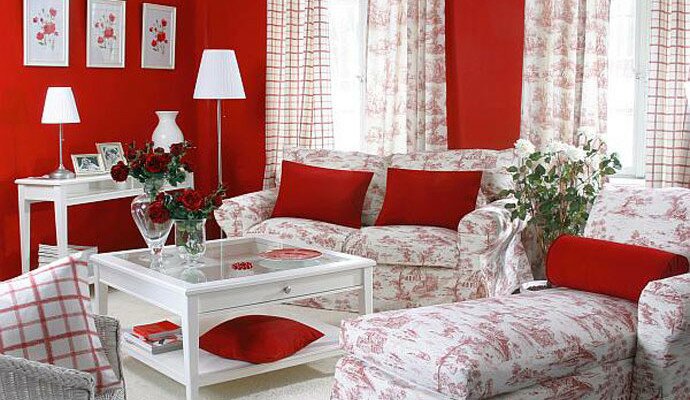 Уютная гостиная в кантри стиле в красном оттенке